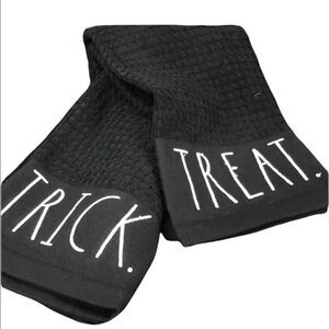 Rae Dunn TRICK and TREAT hand towels